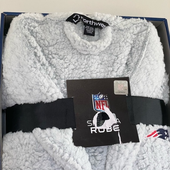 NFL New England Patriots Soft Sherpa Robe with Pockets Men’s size L/XL - Picture 13 of 14